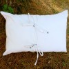 Housse de coussin rectangulaire fond blanc fermeture par des nouettes - M2