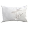 Coussin rectangulaire unis blanc et reliefs discrets, fermeture par nouettes, F2